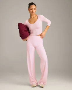 Mellow™ Motion Wide V Neck 3/4 Length Sleeve Mid Top
