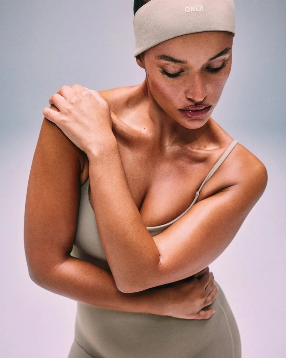 SoftMotion™ Strappy All in One with White Logo